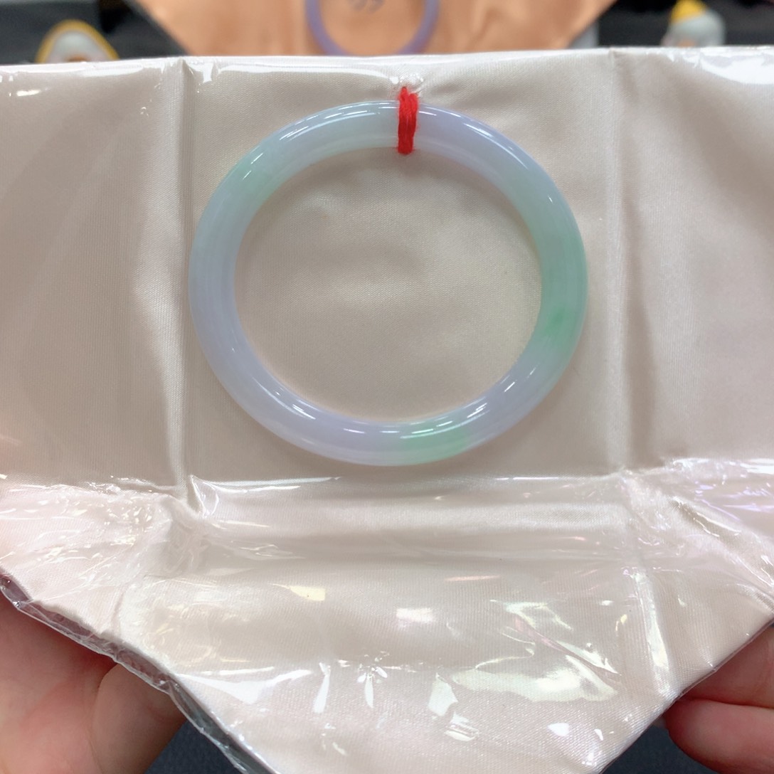 翡翠手镯未镶嵌翡翠