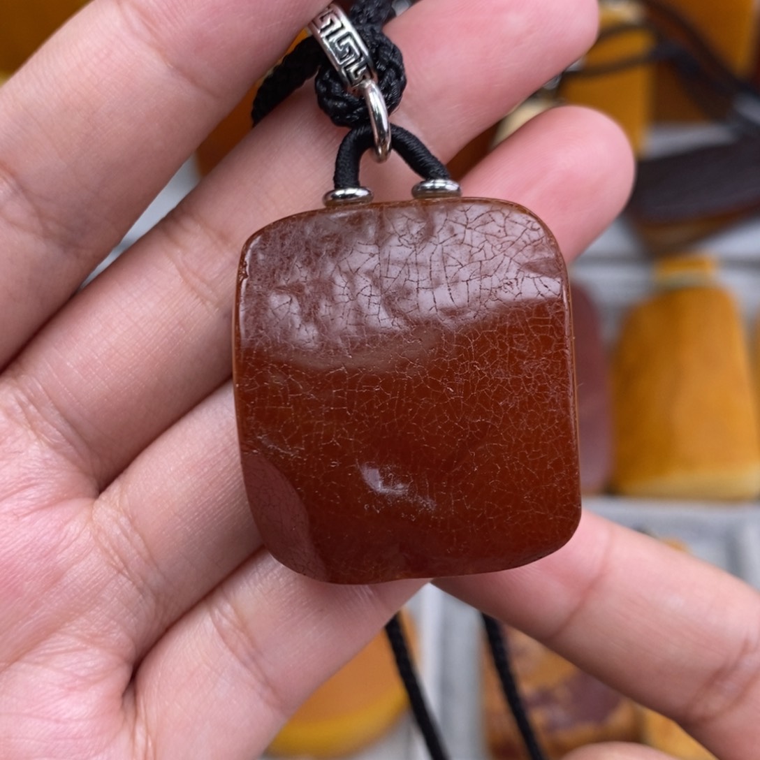 琥珀吊坠(赠链)未镶嵌