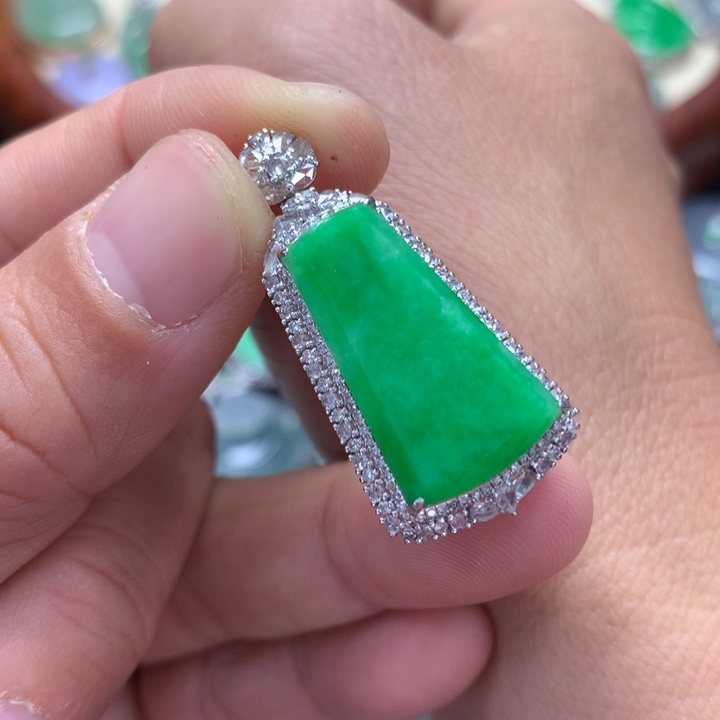 翡翠吊坠(不含链)18K金镶嵌