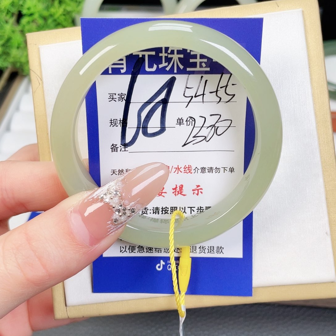 和田玉手镯未镶嵌