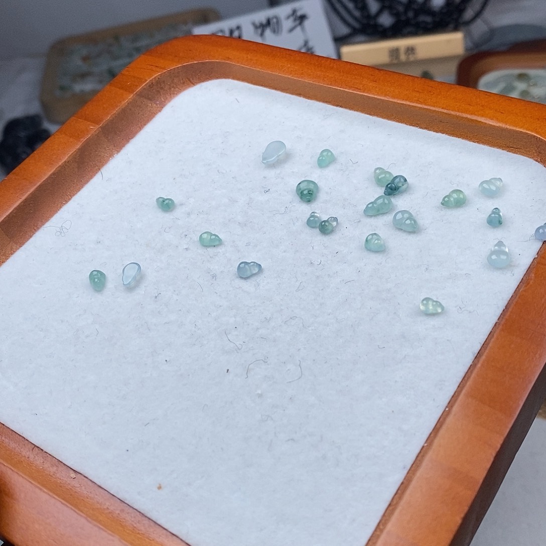 翡翠颈饰未镶嵌冰葫芦40一个