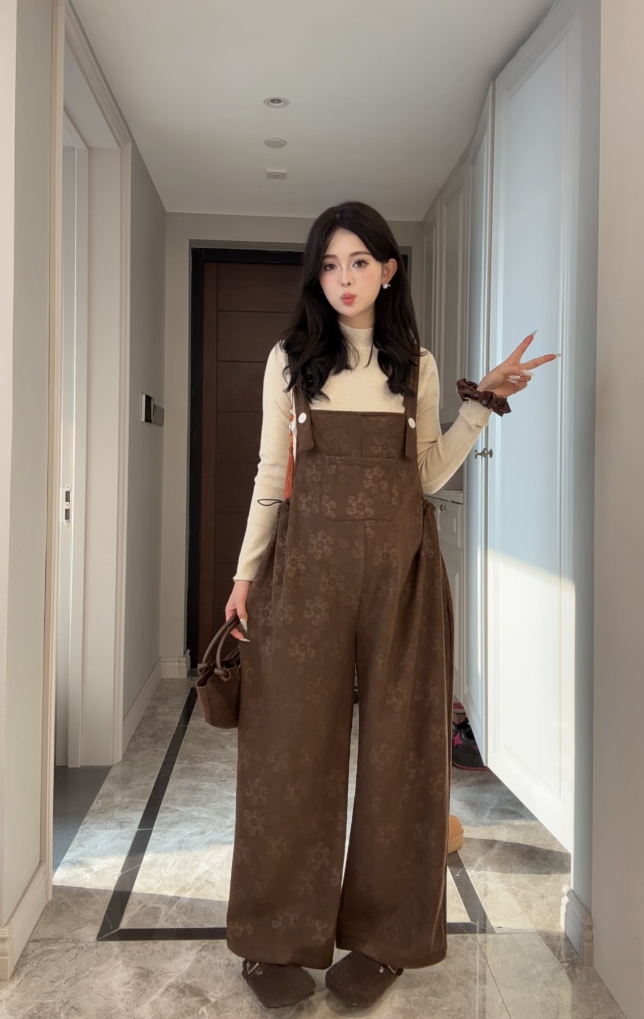 时尚孕妇秋冬新款新中式背带裤复古孕妇背带裤+针织上衣两件套