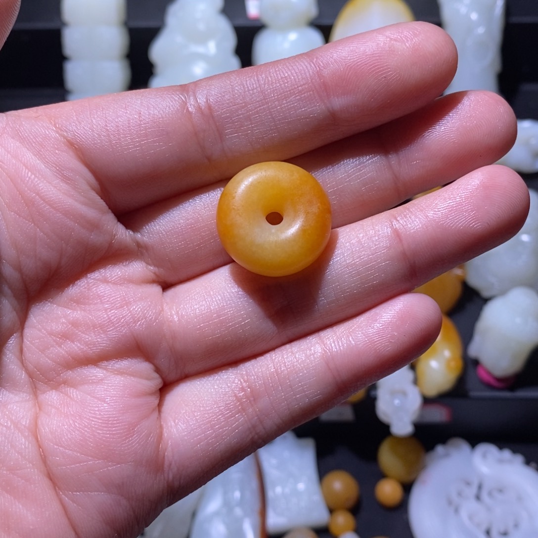 福***幂和田玉未镶嵌颈饰