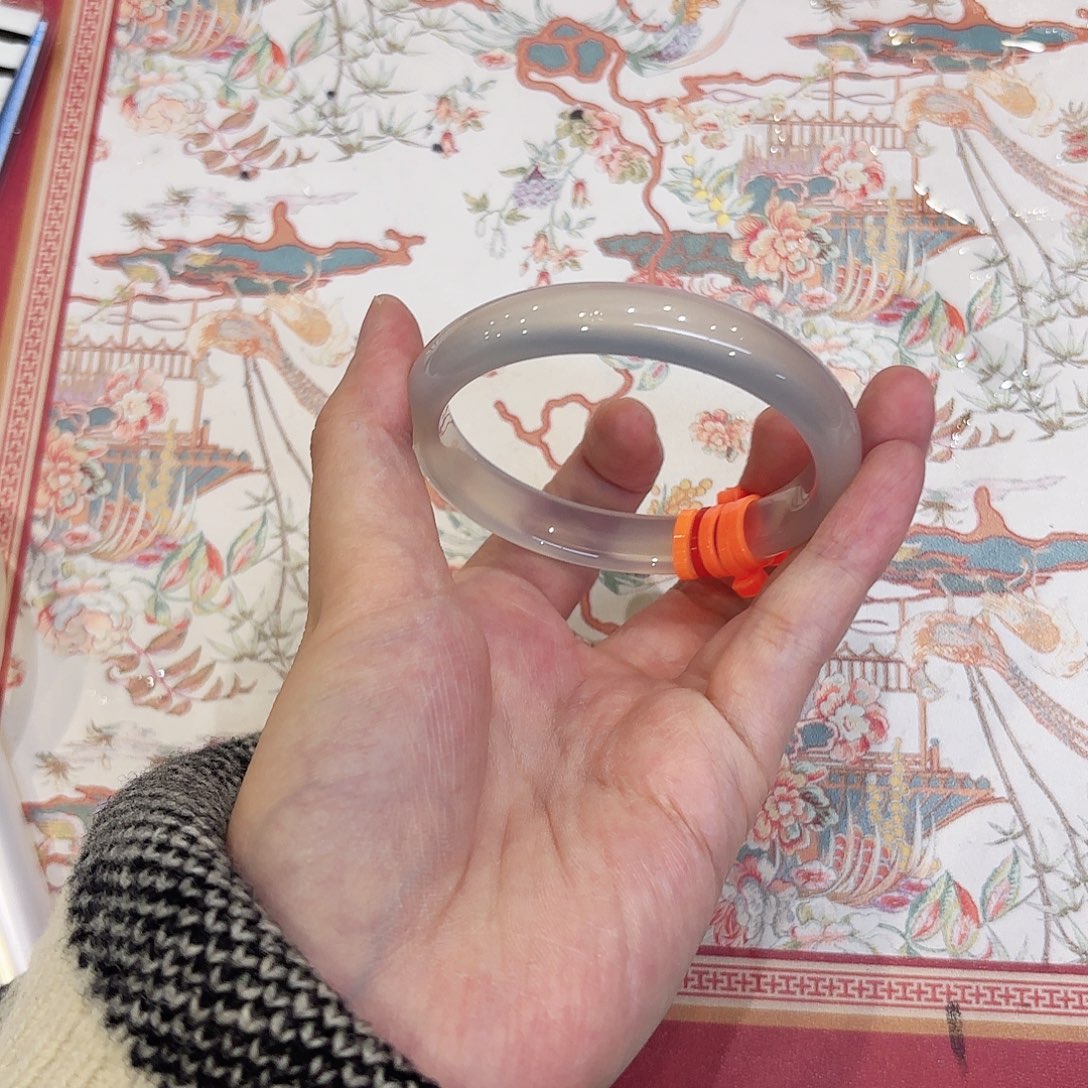 阳****玛瑙/玉髓未镶嵌手镯