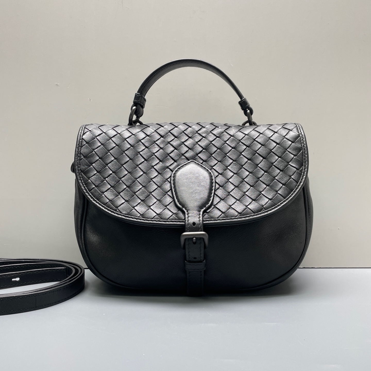 95新 BOTTEGA VENETA/葆蝶家 优选/黑色全皮编织马鞍包/24×17×8
