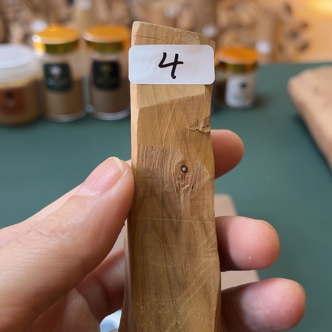 檀香木其他老山檀手把件54g