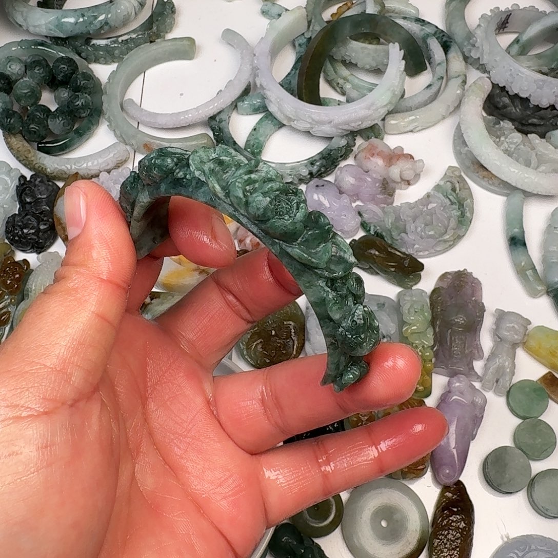 定制翡翠未镶嵌半镯