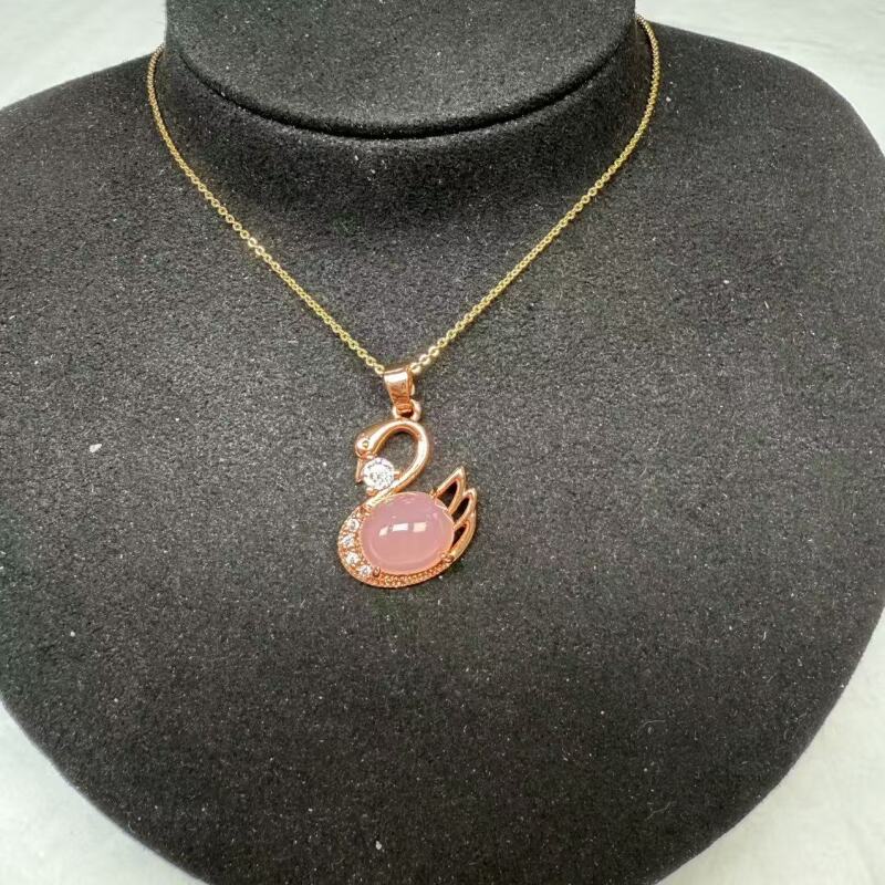 YZ02-天然-高端-大气 时尚 玉髓粉天鹅吊坠-配链子