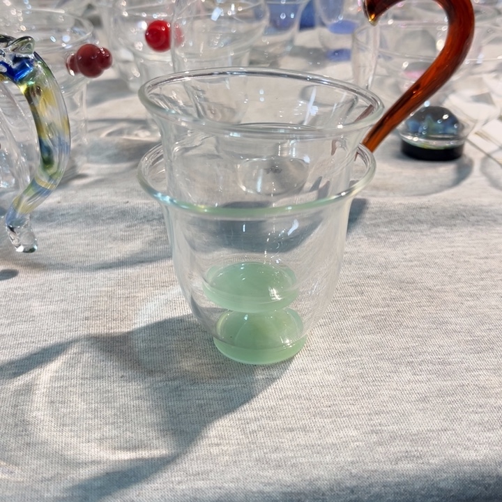 玻璃手工艺品韵杯绿底两个