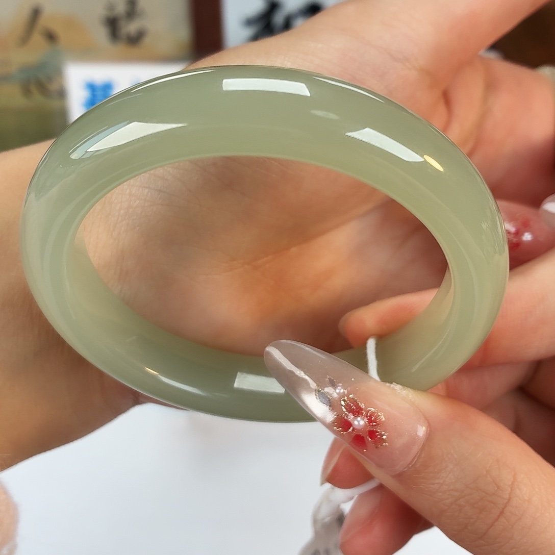 和田玉未镶嵌手镯