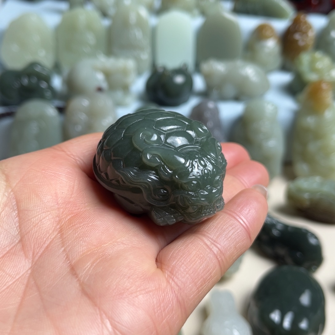 和田玉未镶嵌把件