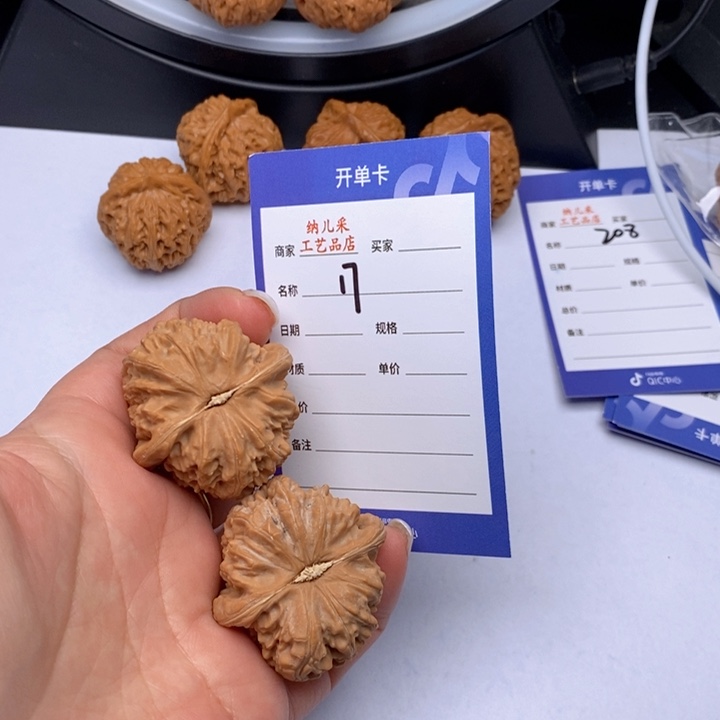 文玩核桃吊坠17白狮子