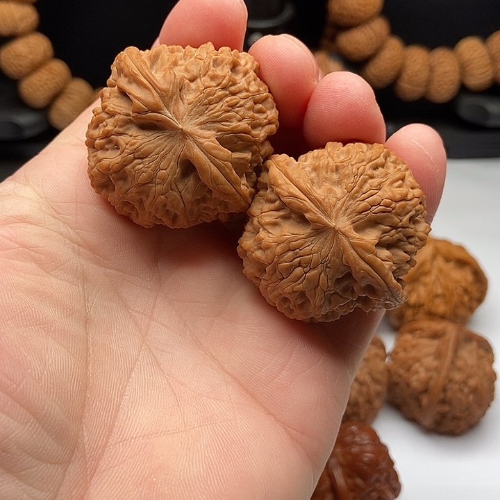 文玩核桃把件龙胆