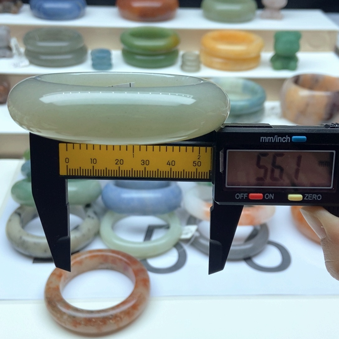 石英质玉手镯未镶嵌