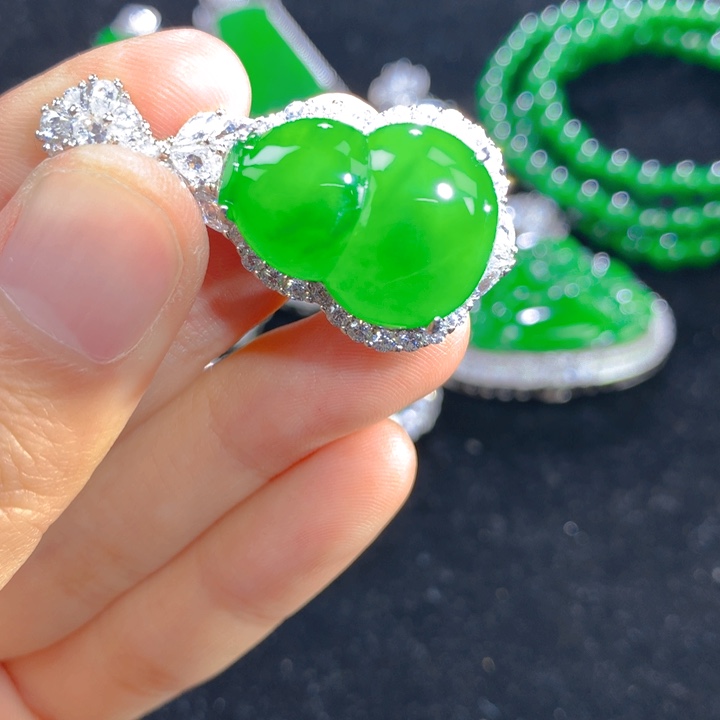 翡翠颈饰银S925镶嵌一个