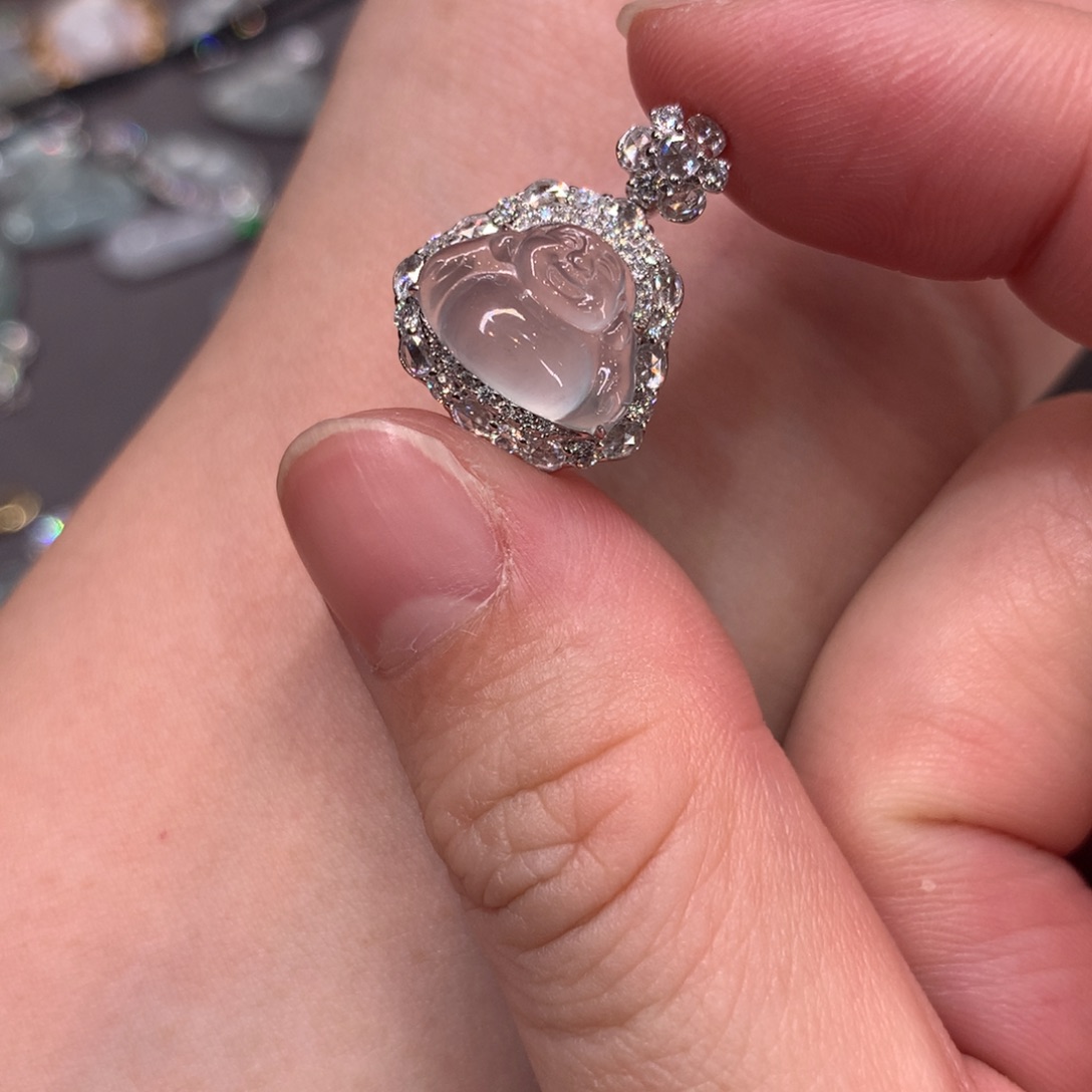 翡翠颈饰18K金镶嵌吊坠