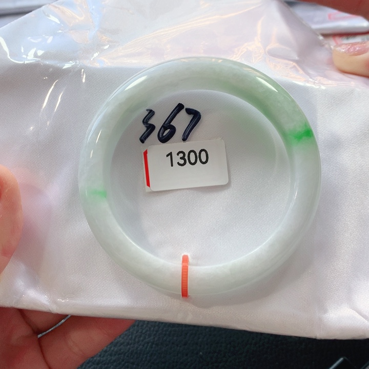 翡翠手镯未镶嵌天然翡翠手镯