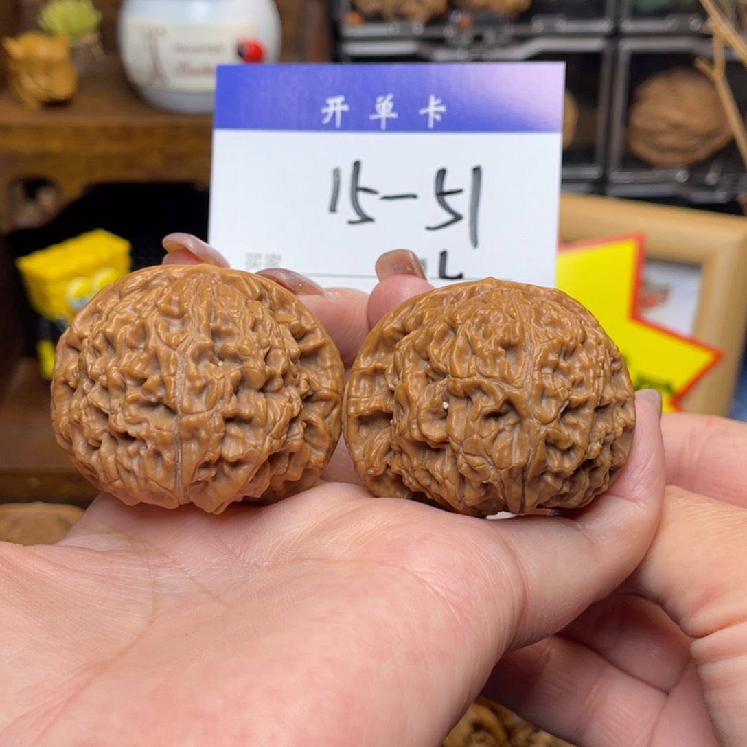 桃核把件水龙纹47李。