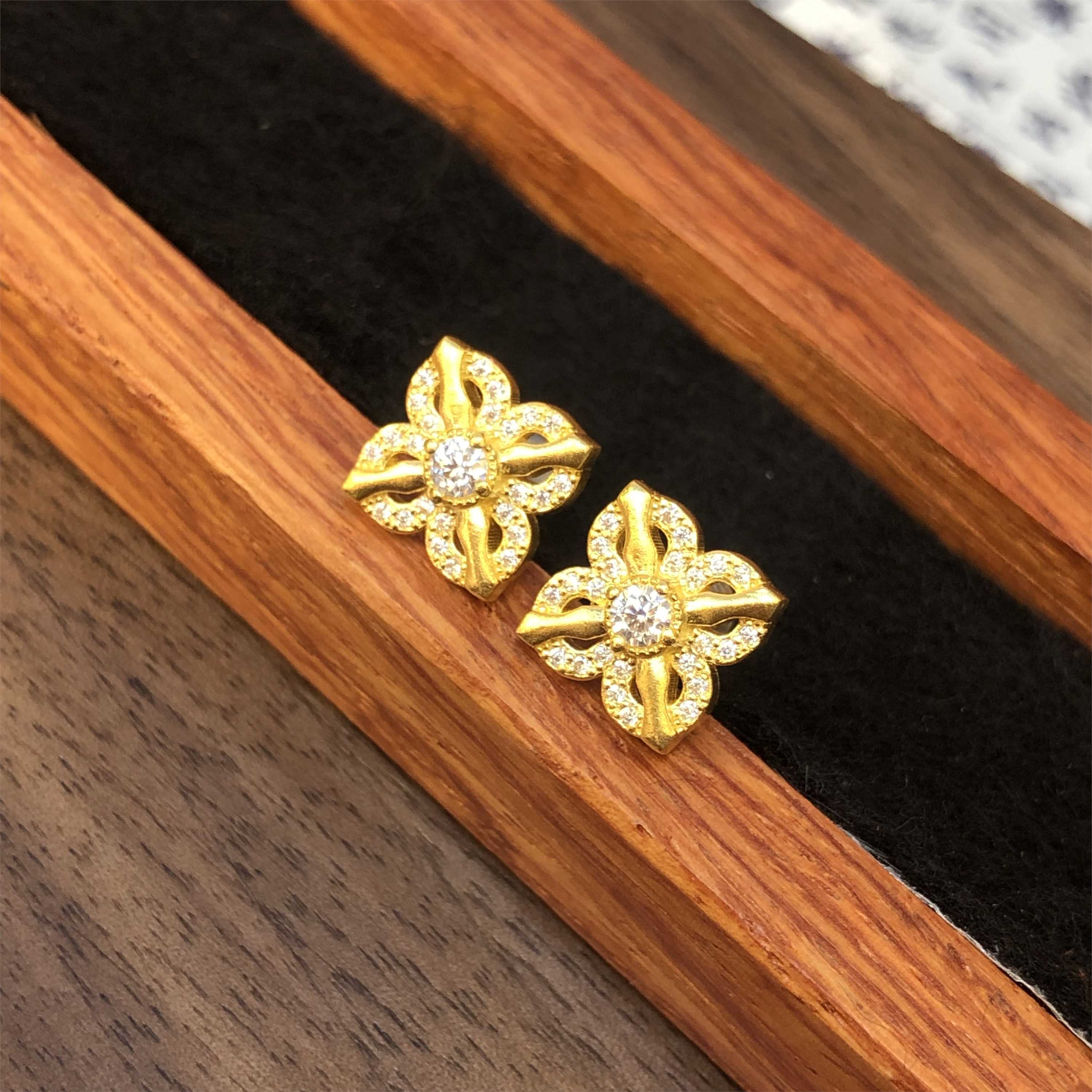 黄金999足金古法点钻十字金刚杵耳钉