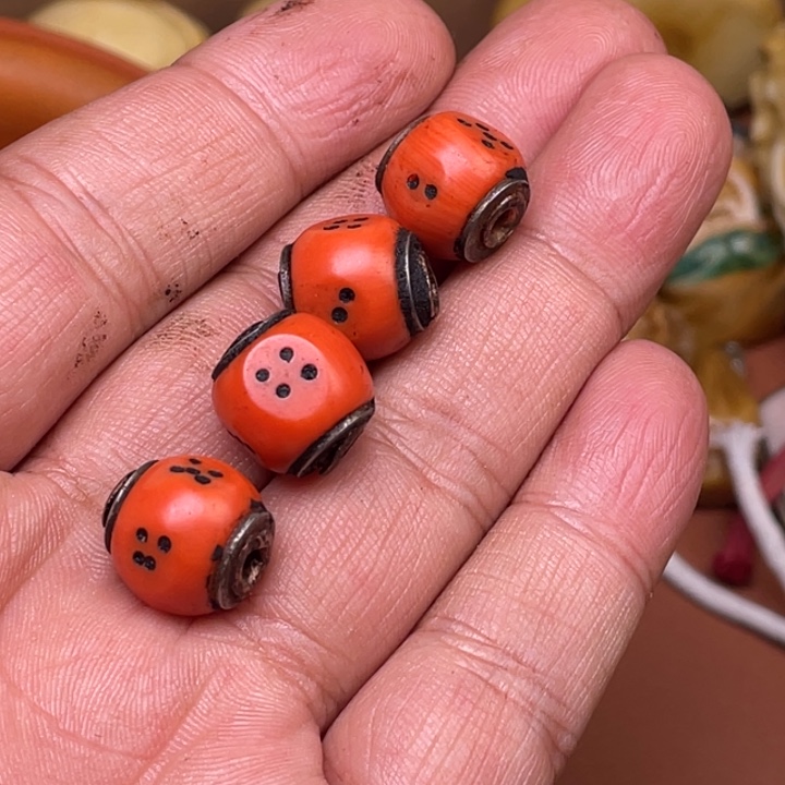 驼骨摆件人红，人往往