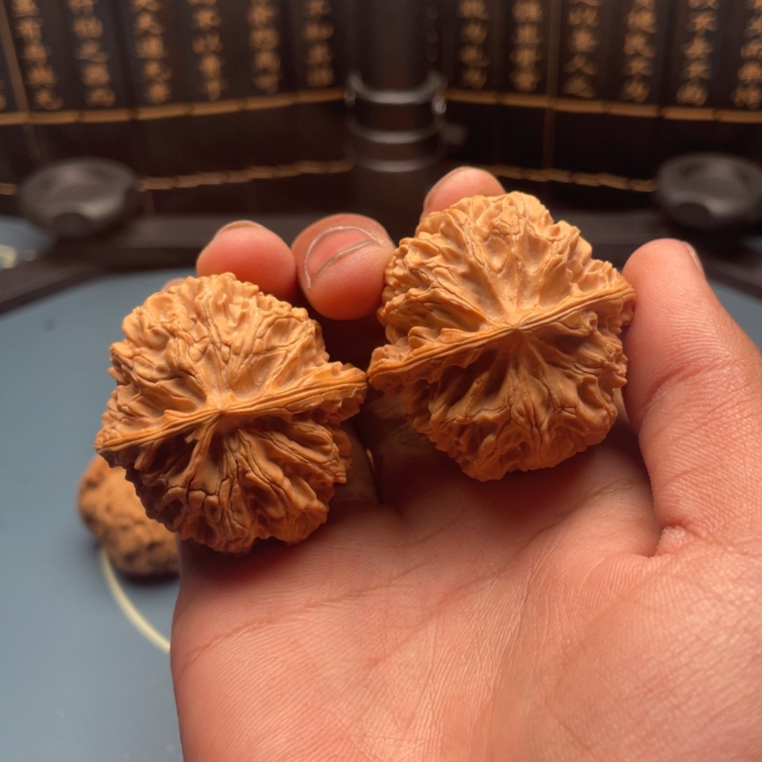 文玩核桃吊坠苹果园
