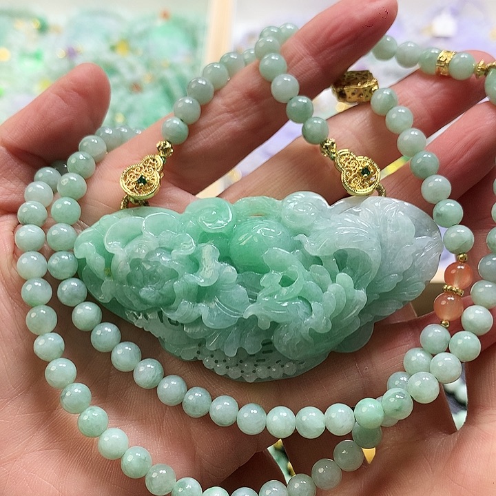 翡翠颈饰未镶嵌吊坠