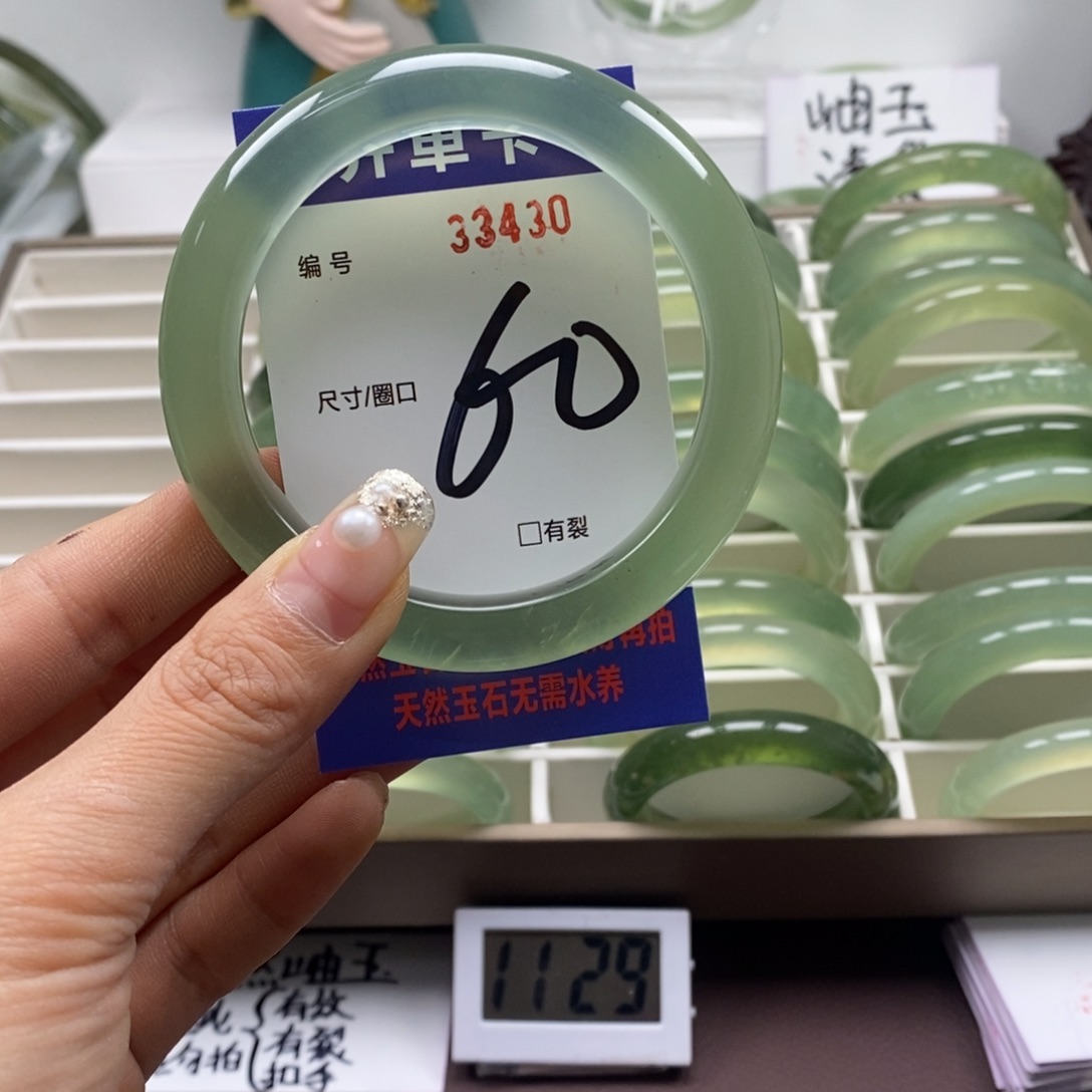 蛇纹石玉手镯未镶嵌