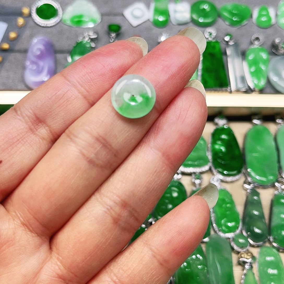 翡翠颈饰未镶嵌裸石