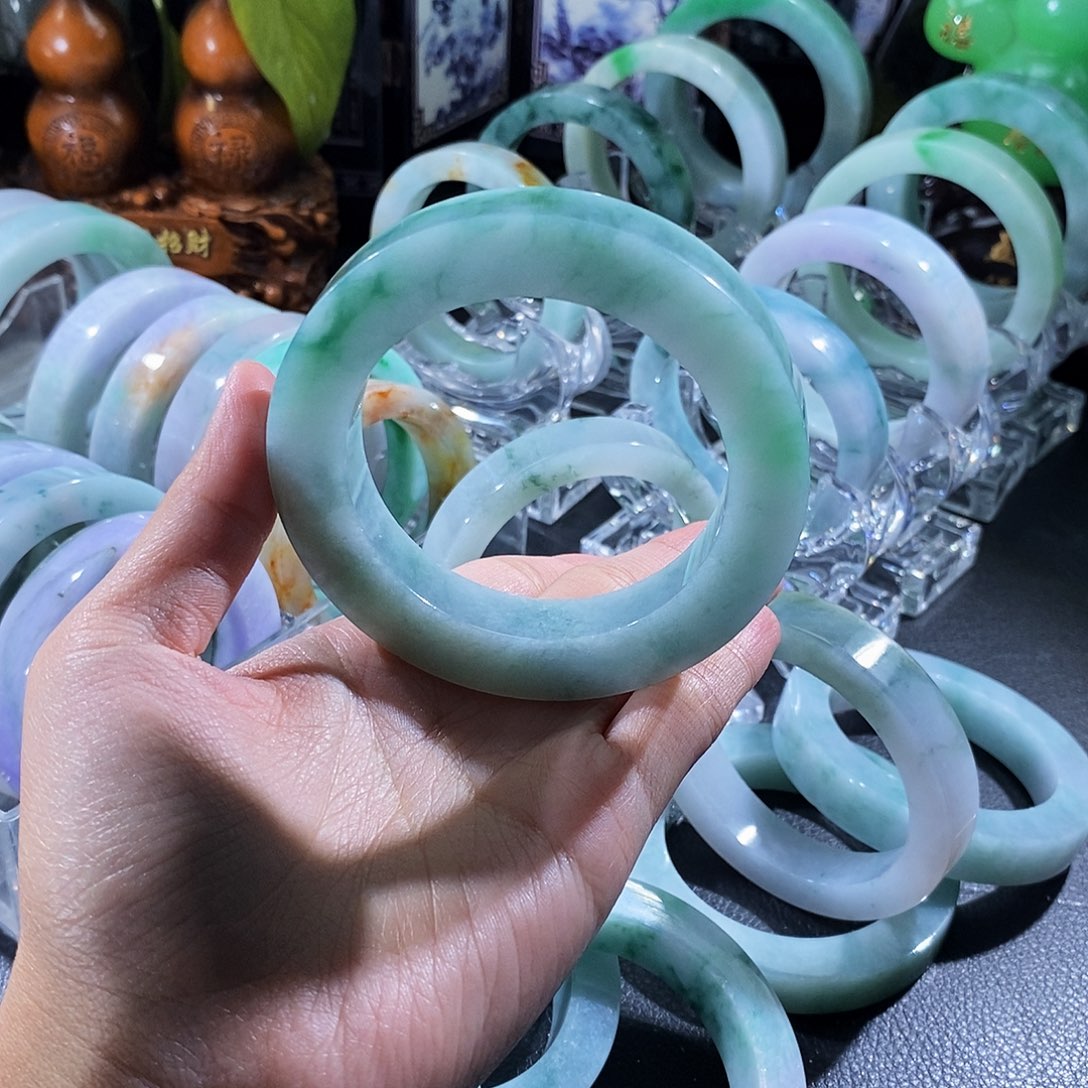 未镶嵌手镯定制翡翠可*燕