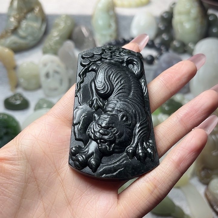 和田玉未镶嵌颈饰正常结构