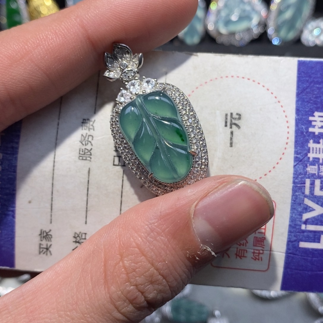 翡翠颈饰未镶嵌翡翠