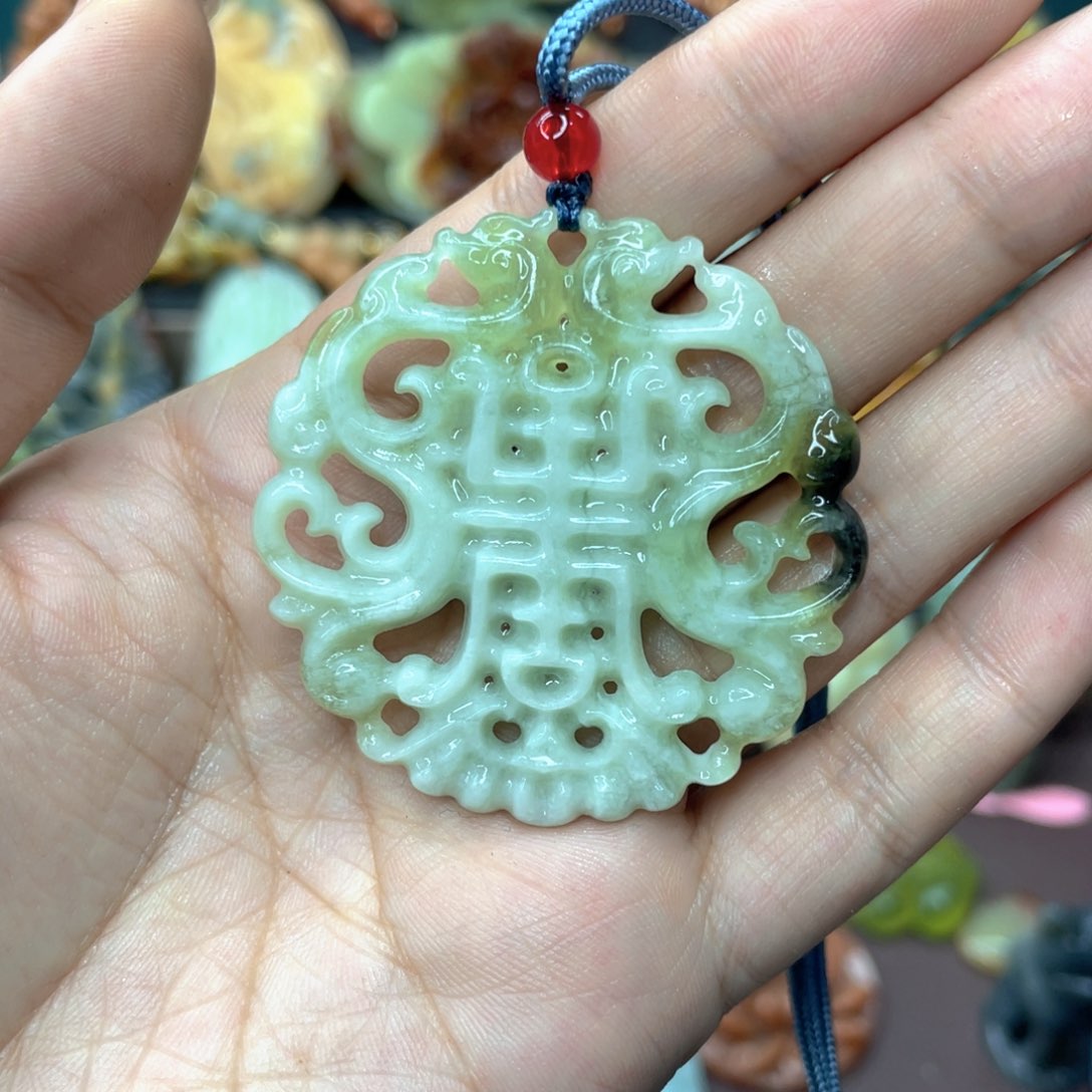 蛇纹石玉颈饰未镶嵌