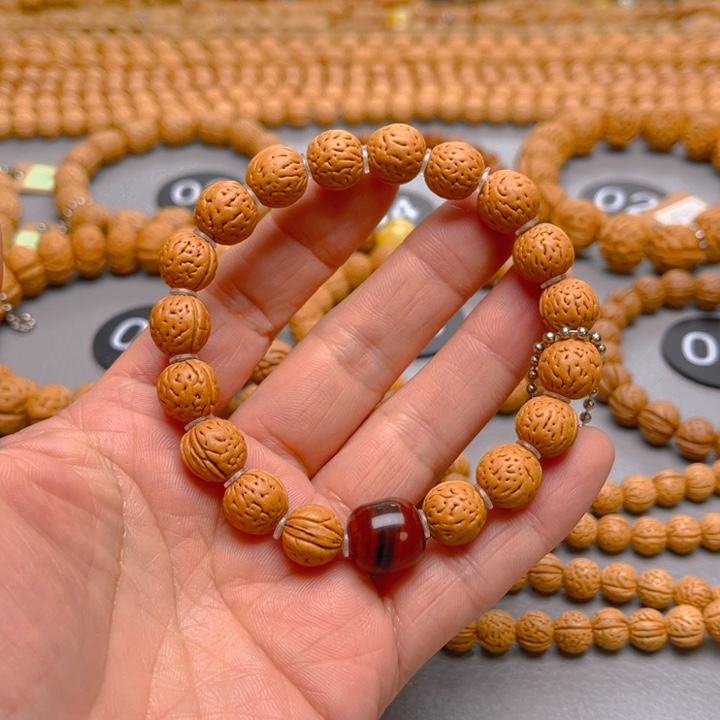 拼***持菩提籽类桃核手串