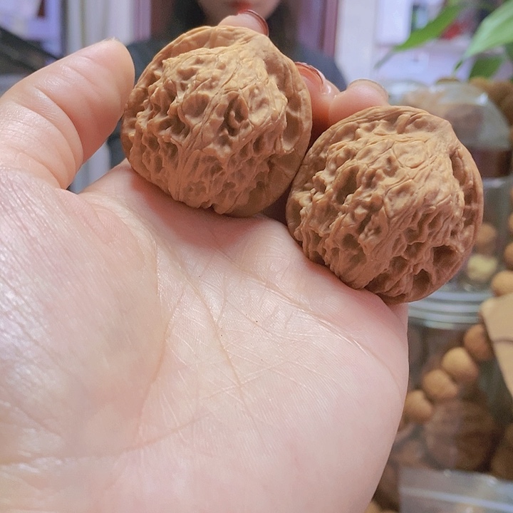 【闪购商品】文玩核桃把件40红狮子