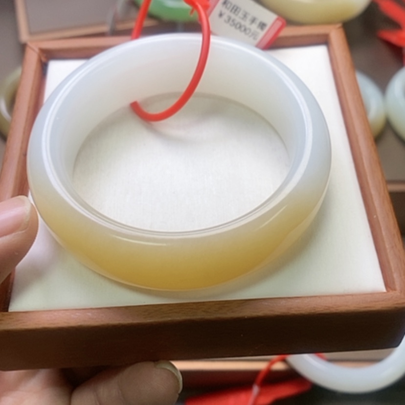 【闪购商品】未镶嵌手镯和田玉叶*