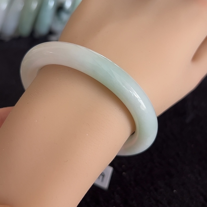 翡翠未镶嵌手镯编号89879圈口54.4