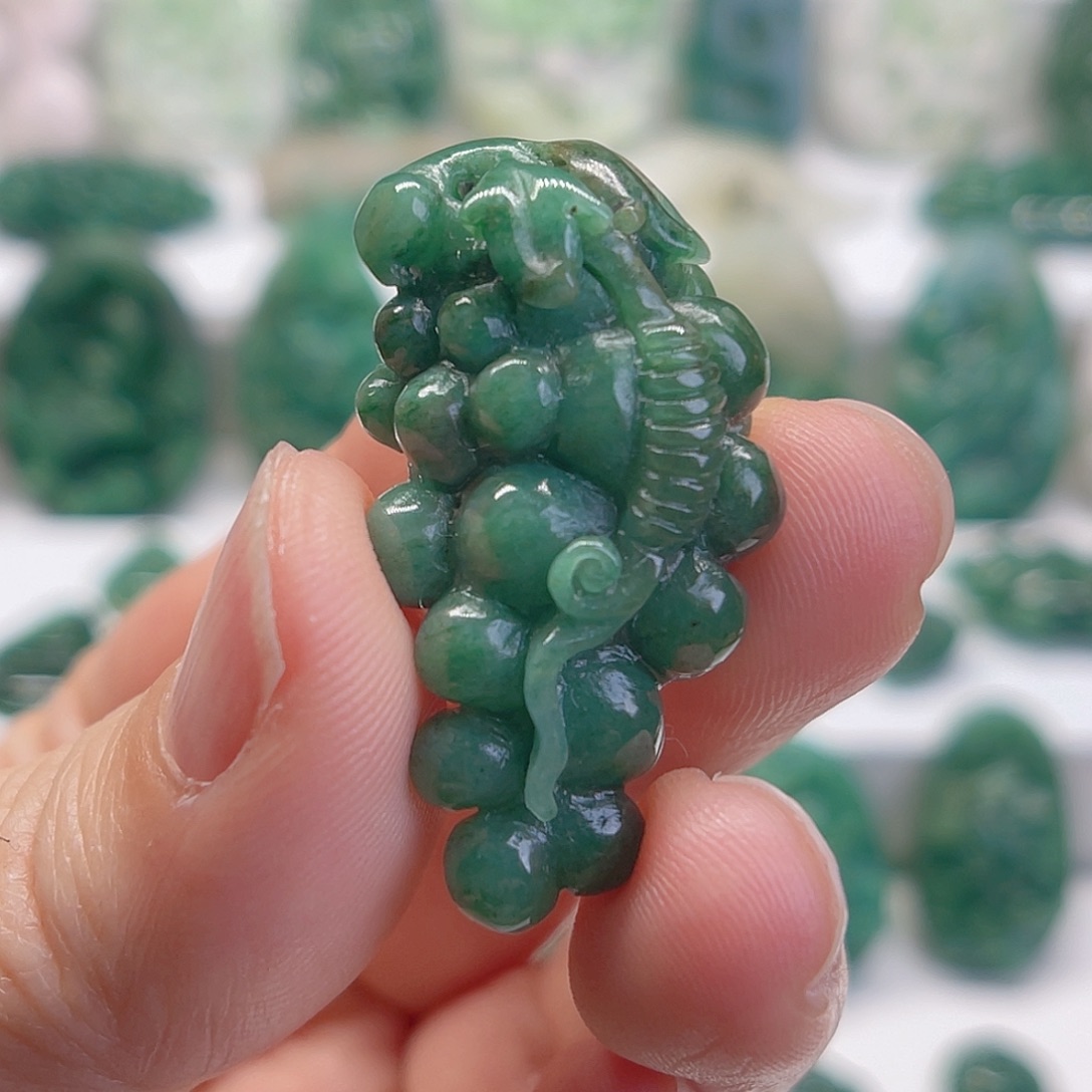 独山玉未镶嵌颈饰