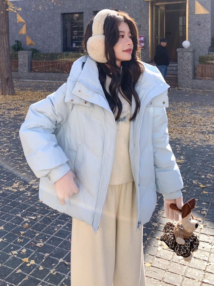 蓝色短款羽绒服女冬季2025新款小个子白鸭绒免洗时尚连帽防寒外套