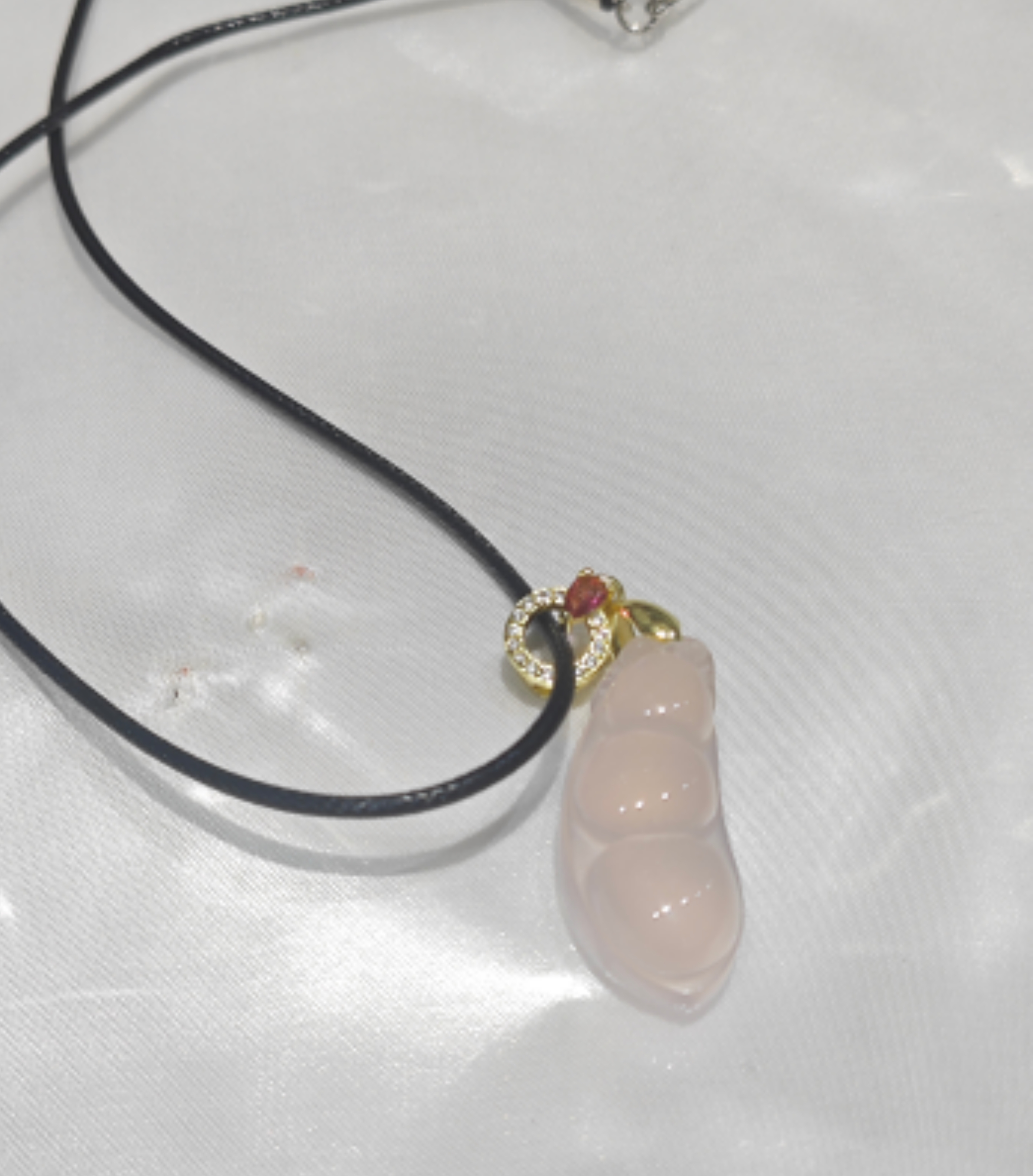 浅粉色四季豆天然玛瑙吊坠