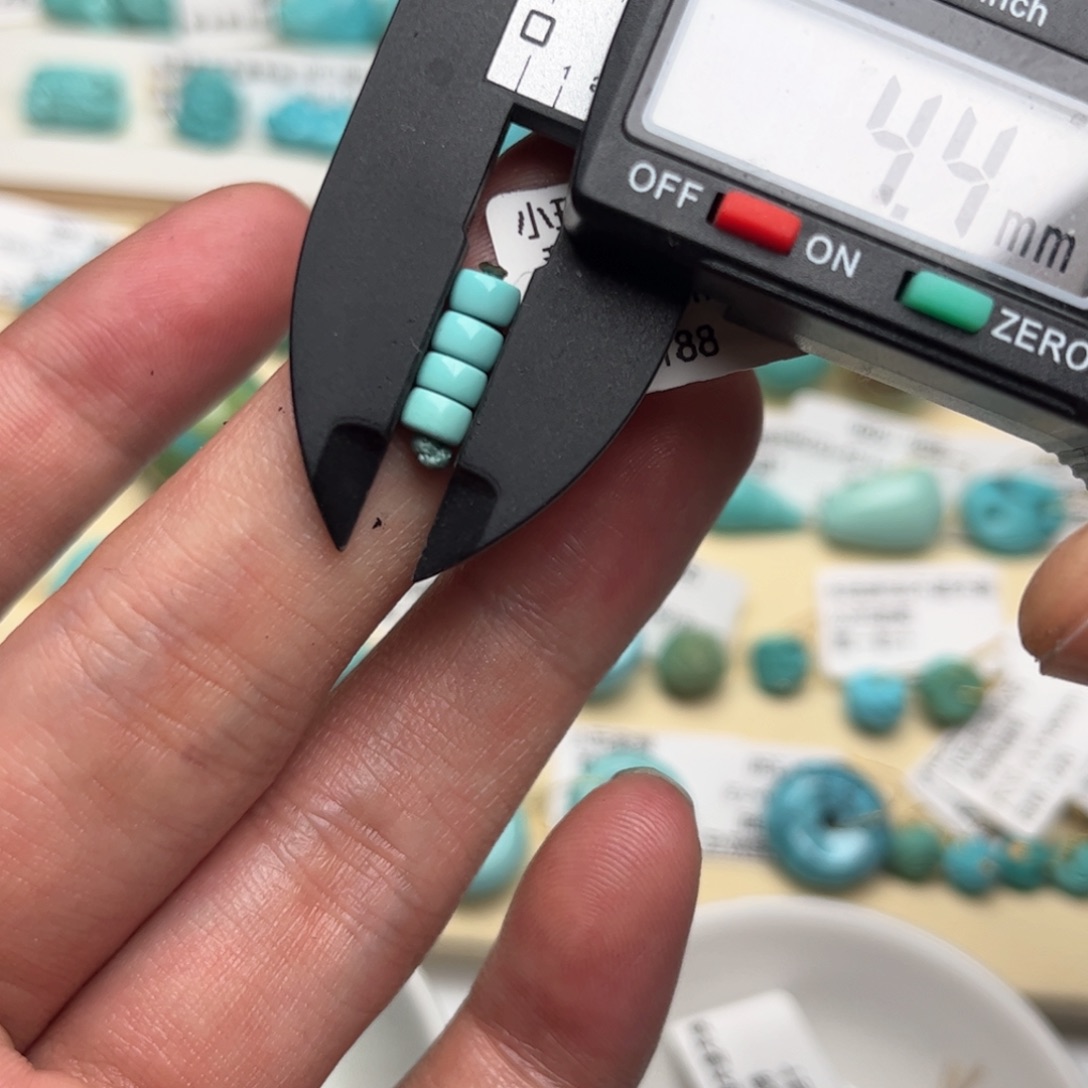 绿松石未镶嵌颈饰