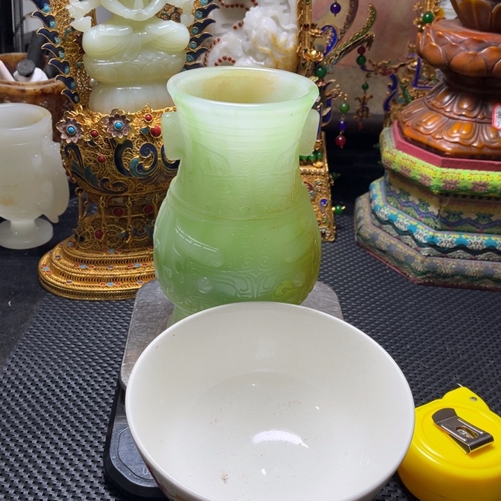 摆件河*翁瓷器和陶瓷的