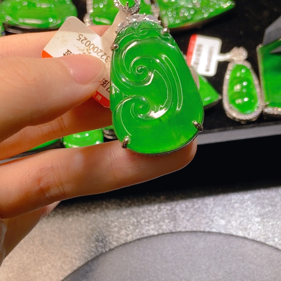 翡翠未镶嵌吊坠(不含链)