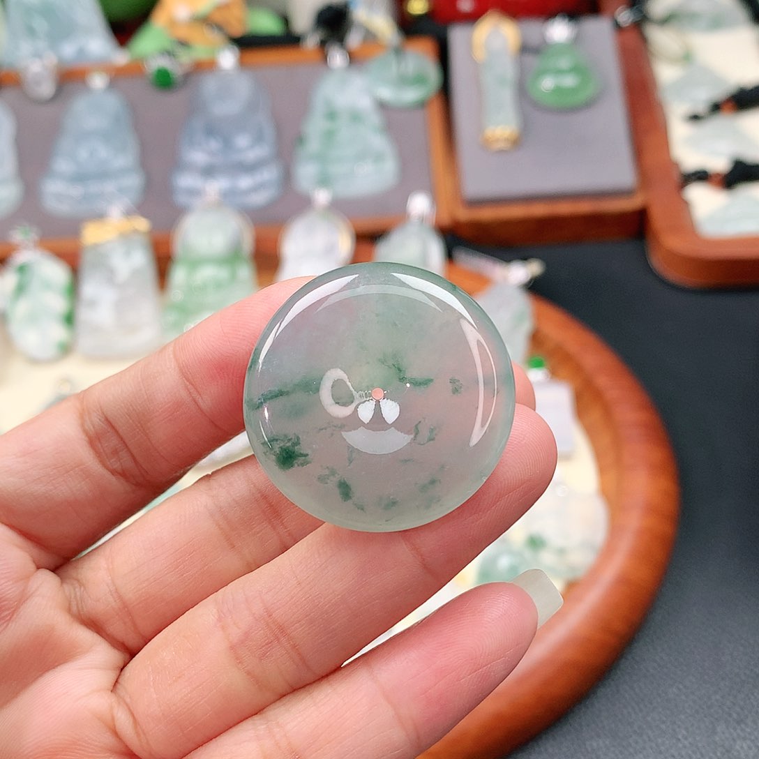 颈饰18K金镶嵌翡翠平安扣