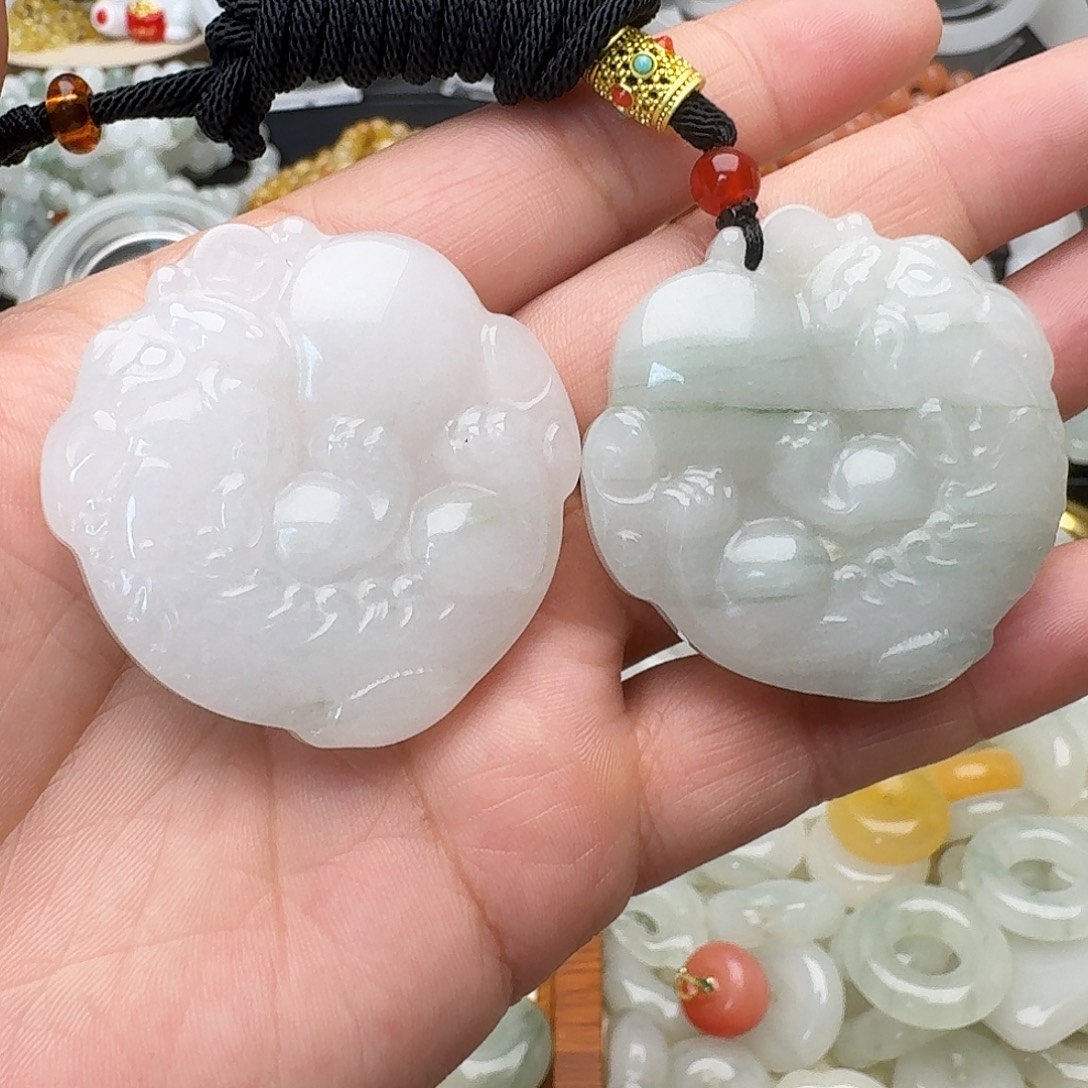 石英质玉未镶嵌颈饰貔貅牌