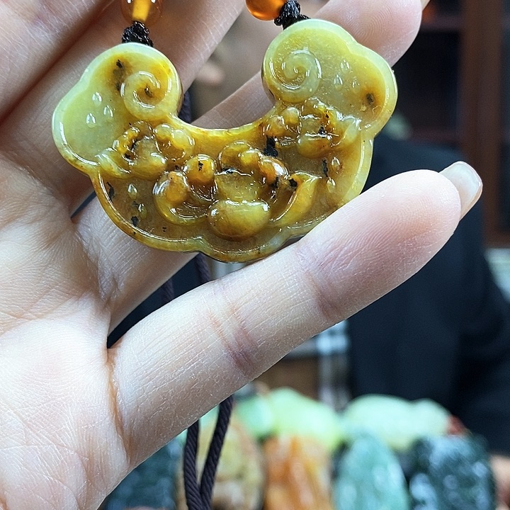 蛇纹石玉吊坠未镶嵌