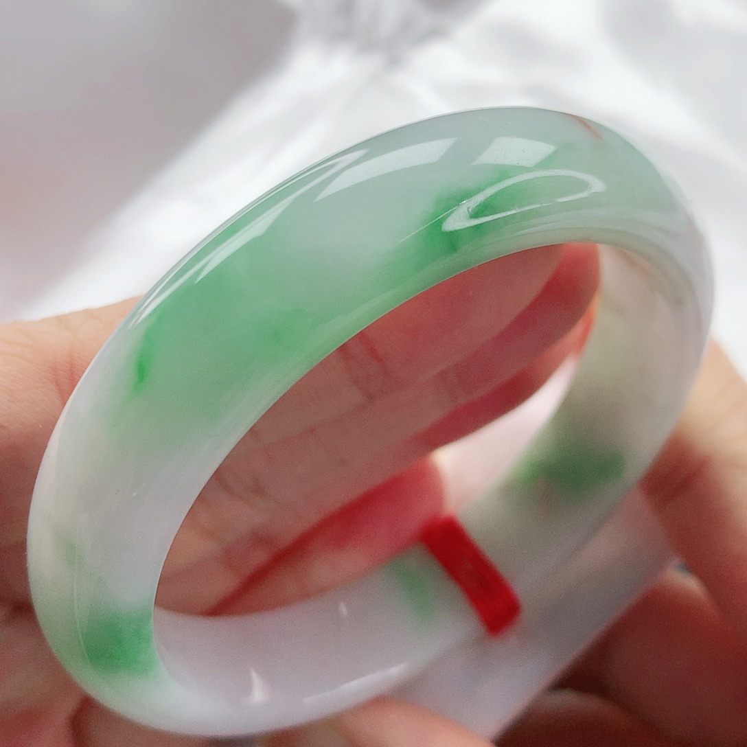 翡翠手镯未镶嵌，