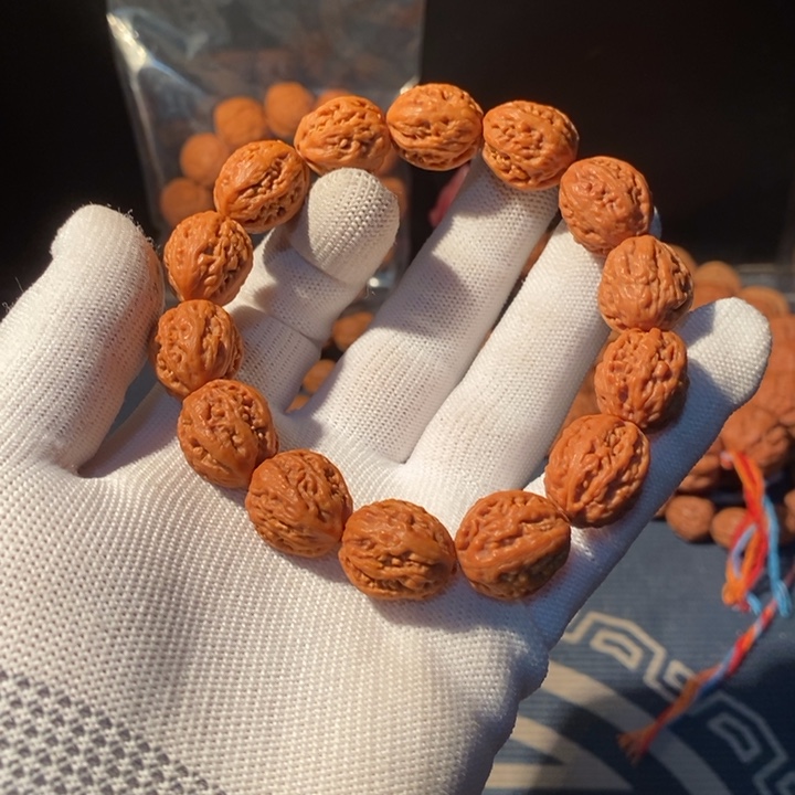 文玩核桃手串……32