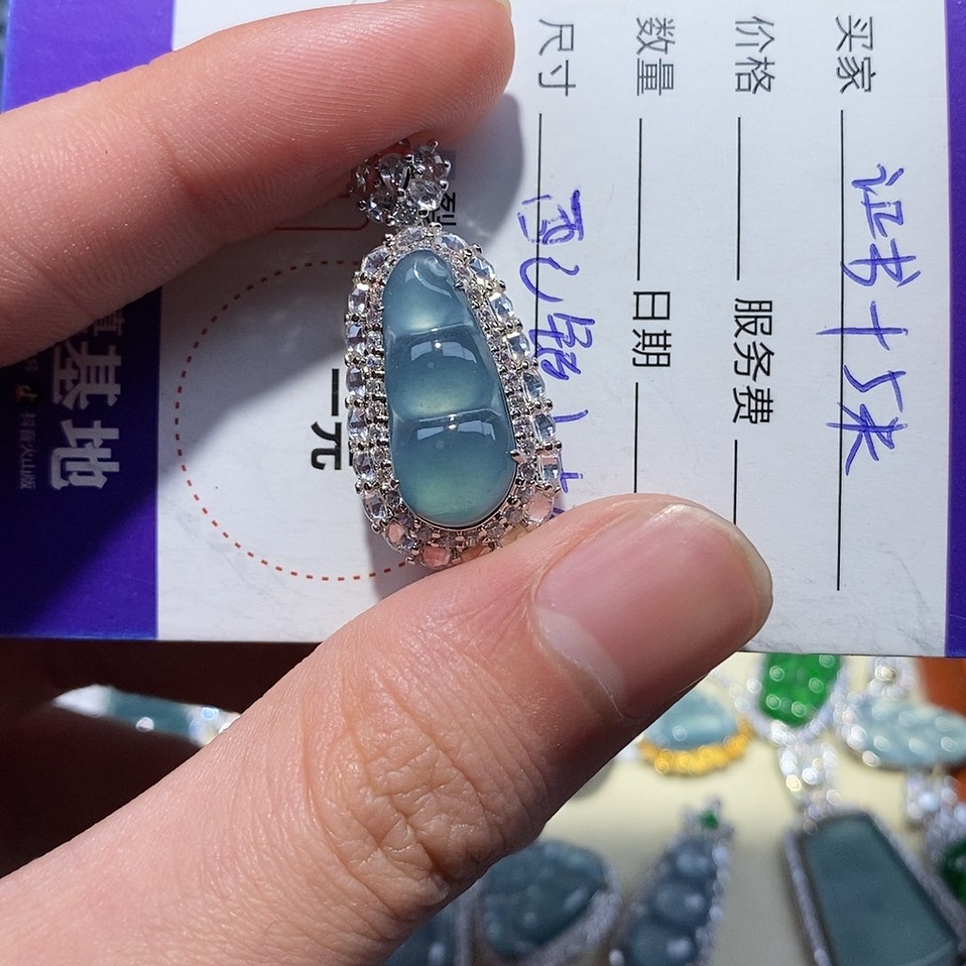 翡翠未镶嵌颈饰翡翠