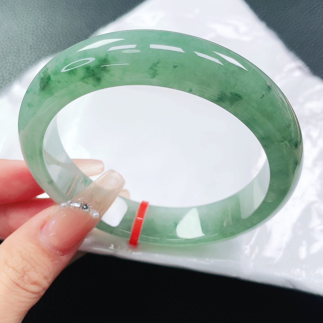 翡翠手镯未镶嵌59圈