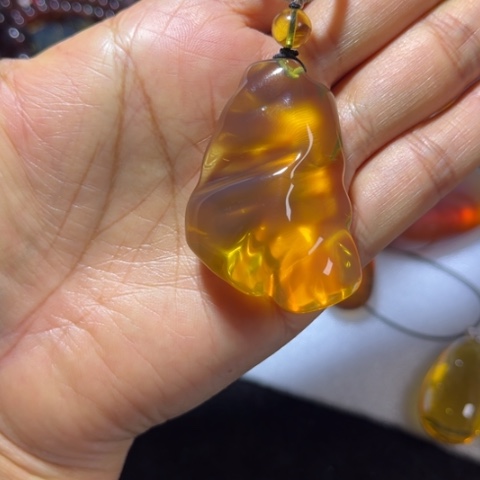 蓝珀颈饰未镶嵌?****缅甸天然琥珀吊坠